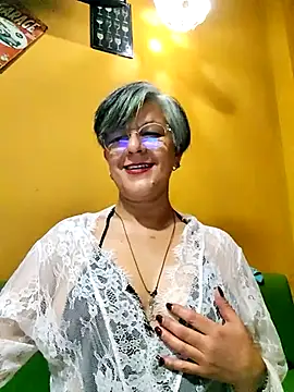 Snapshot of ilonna2025 chatting on August 1, 9:51 am ilonna2025 online show from August 1, 9:51 am