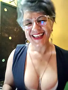 ilonna2025 online show from May 22, 10:19 pm