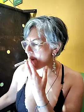 ilonna2025 online show from June 9, 10:44 pm