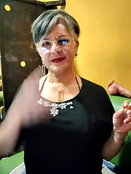 ilonna2025 online show from April 17, 10:56 pm