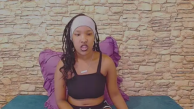 EroticSexyPrada online show from April 10, 5:31 pm