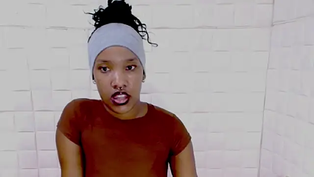 EroticSexyPrada online show from April 19, 5:47 pm