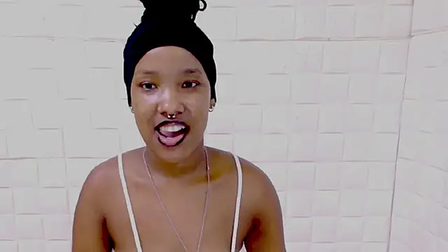 EroticSexyPrada online show from April 18, 7:07 pm