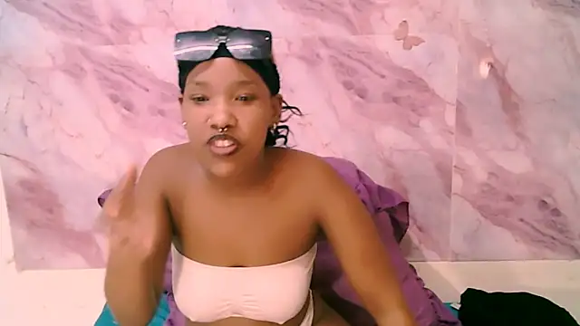 EroticSexyPrada online show from April 8, 6:26 am