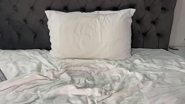 max shy online show from February 27, 8:30 pm