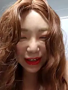 Snapshot of lunahong28 chatting on January 26, 1:15 pm lunahong28 online show from January 26, 1:15 pm