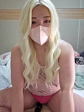 Snapshot of lunahong28 chatting on February 5, 12:06 pm lunahong28 online show from February 5, 12:06 pm