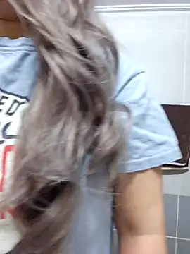 Snapshot of lunahong28 chatting on February 19, 2:33 am lunahong28 online show from February 19, 2:33 am