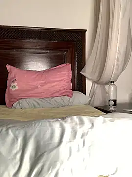 Snapshot of madell chatting on February 26, 3:17 am madell online show from February 26, 3:17 am