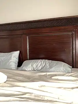 madell online show from March 27, 2:20 am