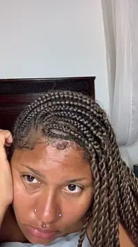 Snapshot of madell chatting on February 15, 3:18 am madell online show from February 15, 3:18 am