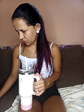 Snapshot of Alyne69PB chatting on October 24, 11:42 am Alyne69PB online show from October 24, 11:42 am