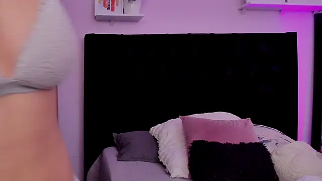 Paulina Lopezz online show from April 24, 8:33 pm