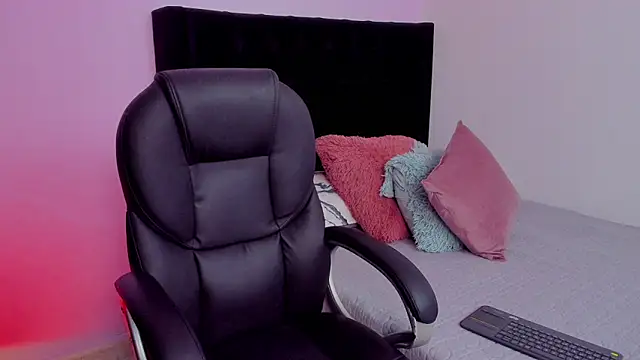 Paulina Lopezz online show from March 6, 8:37 pm