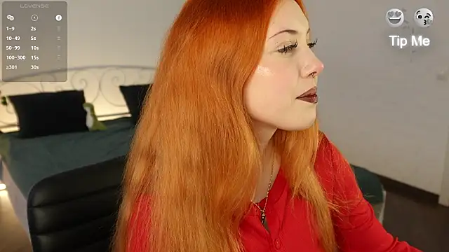 Snapshot of GiKarerra chatting on February 2, 1:32 pm GiKarerra online show from February 2, 1:32 pm