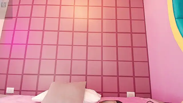 Snapshot of LissMonroe chatting on November 12, 10:52 am LissMonroe online show from November 12, 10:52 am