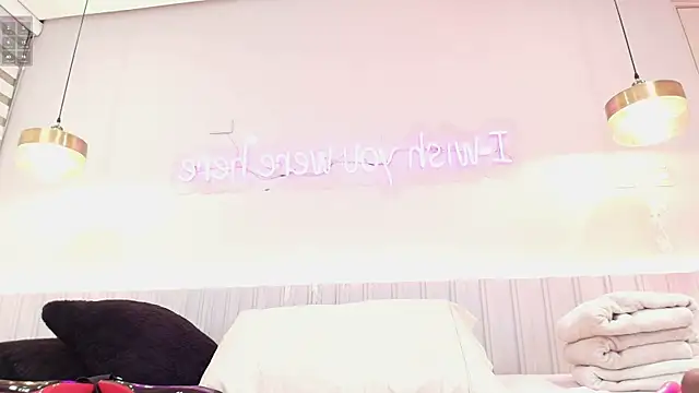 Snapshot of LissMonroe chatting on December 4, 10:47 am LissMonroe online show from December 4, 10:47 am