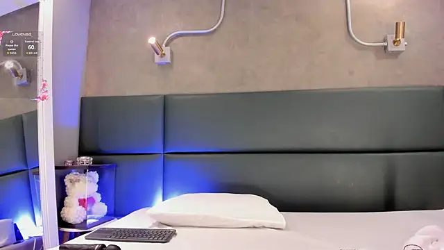 LissMonroe online show from April 6, 10:49 am