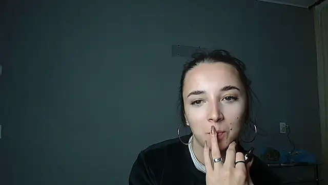 Eva Gloryy online show from September 18, 3:15 pm