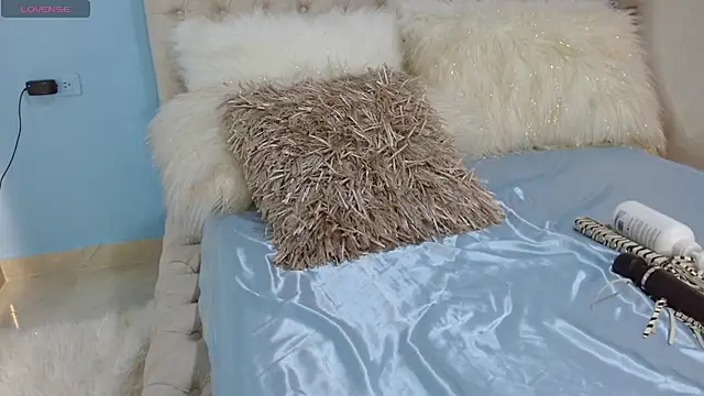 Snapshot of Rossie_Belucci chatting on January 28, 7:32 pm Rossie Belucci online show from January 28, 7:32 pm