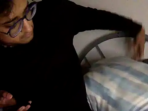 Snapshot of Abdullah07Maxxi chatting on December 15, 12:00 pm Abdullah07Maxxi online show from December 15, 12:00 pm