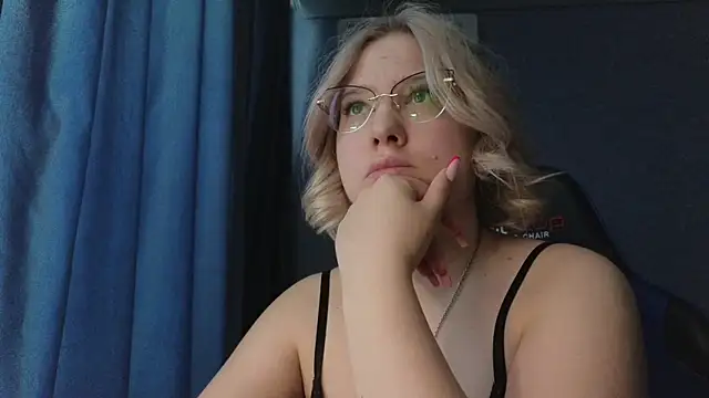 HotBrandyX online show from April 13, 3:32 am