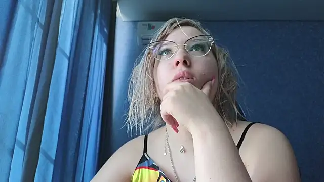 HotBrandyX online show from April 24, 5:20 am