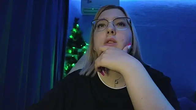 HotBrandyX online show from December 15, 10:54 am