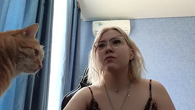 HotBrandyX online show from April 27, 4:10 am