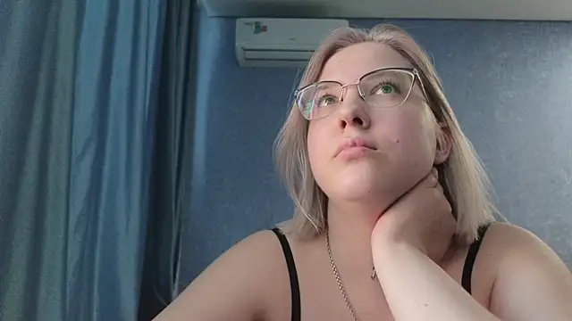 HotBrandyX online show from March 15, 11:50 am