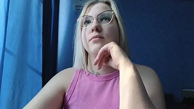 HotBrandyX online show from April 4, 4:41 am