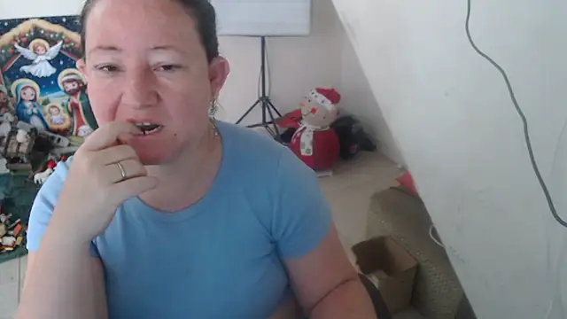 Snapshot of Yohis_Kiut25 chatting on November 24, 6:19 pm Yohis Kiut25 online show from November 24, 6:19 pm