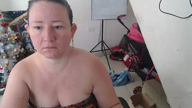 Snapshot of Yohis_Kiut25 chatting on November 22, 5:01 pm Yohis Kiut25 online show from November 22, 5:01 pm