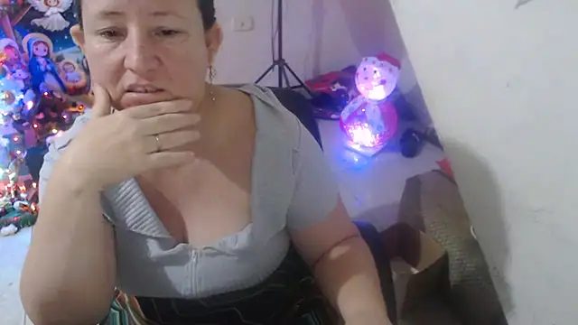 Snapshot of Yohis_Kiut25 chatting on November 23, 6:45 am Yohis Kiut25 online show from November 23, 6:45 am