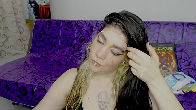 Snapshot of sharonnleon chatting on October 15, 8:50 pm sharonnleon online show from October 15, 8:50 pm