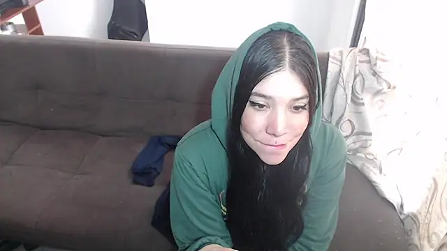 Snapshot of sharonnleon chatting on February 14, 6:19 pm sharonnleon online show from February 14, 6:19 pm