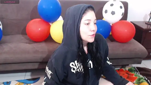 Snapshot of sharonnleon chatting on July 10, 12:38 pm sharonnleon online show from July 10, 12:38 pm