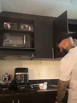 dereckgreen online show from April 14, 6:46 pm