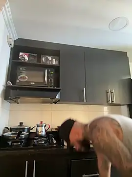 Snapshot of dereckgreen chatting on April 20, 7:04 pm dereckgreen online show from April 20, 7:04 pm