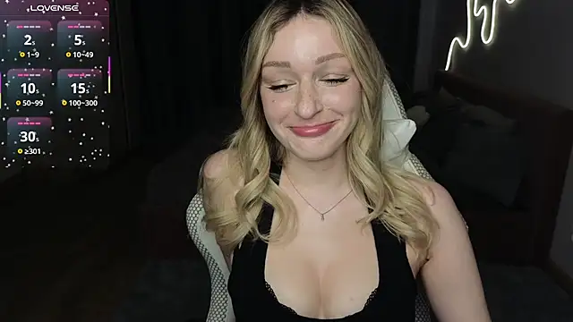 Snapshot of MargaretSweet1 chatting on July 1, 1:39 am MargaretSweet1 online show from July 1, 1:39 am