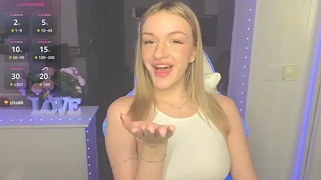 Snapshot of MargaretSweet1 chatting on November 2, 1:10 am MargaretSweet1 online show from November 2, 1:10 am