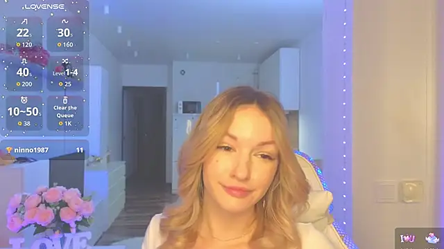 Snapshot of MargaretSweet1 chatting on October 6, 12:34 am MargaretSweet1 online show from October 6, 12:34 am