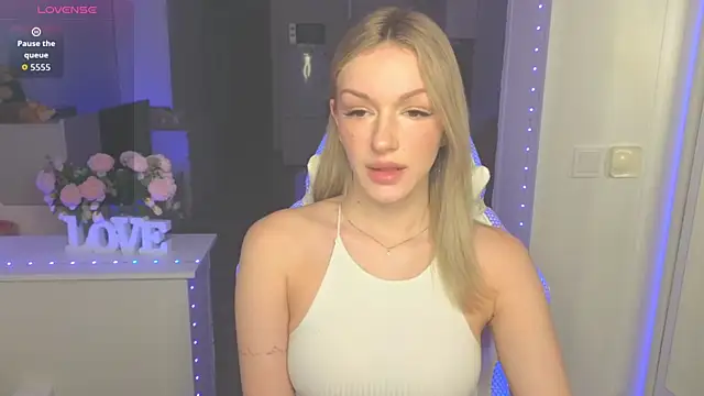 Snapshot of MargaretSweet1 chatting on October 24, 11:37 pm MargaretSweet1 online show from October 24, 11:37 pm