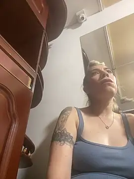 viktoria davis  online show from March 16, 11:40 pm