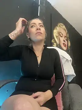 Snapshot of viktoria_davis_ chatting on February 13, 11:38 pm viktoria davis online show from February 13, 11:38 pm