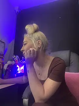 viktoria davis  online show from December 22, 10:43 pm