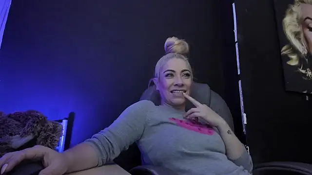 viktoria davis  online show from October 9, 12:11 am