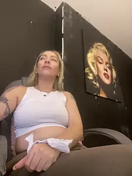 Snapshot of viktoria_davis_ chatting on February 26, 11:16 pm viktoria davis online show from February 26, 11:16 pm