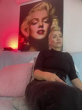 Snapshot of viktoria_davis_ chatting on June 7, 12:05 am viktoria davis online show from June 7, 12:05 am