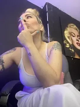 viktoria davis  online show from October 29, 11:58 pm